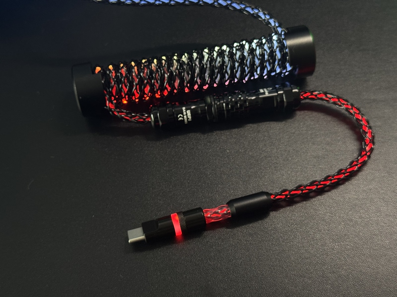 [Song of Ice and Fire] Single Crystal Copper Luminous Aviation Plug Cable 8K Keyboard Cable Red and White Gradient Lighting Usb-C Interface