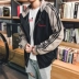 Harajuku bf màu gió phù hợp với quần áo áo khoác nam trùm đầu lỏng lẻo Hồng Kông mùa xuân và mùa thu Hàn Quốc của áo khoác thêu hoang dã áo nắng nam Áo khoác