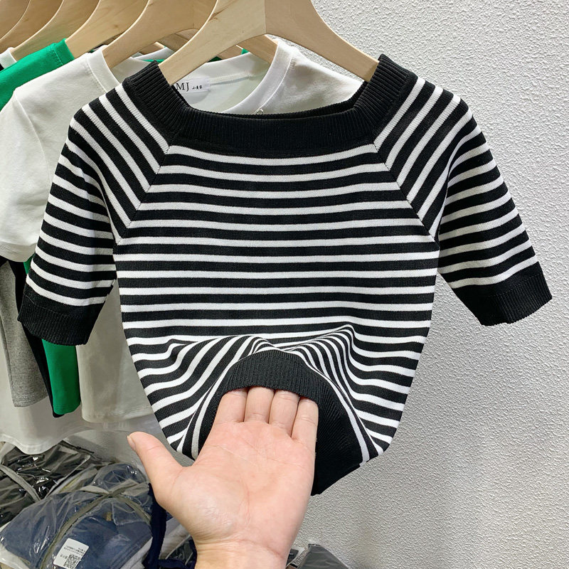 Striped knitted sweater women's spring and summer 2022 new self-cultivation with a foreign style top short small bottoming shirt