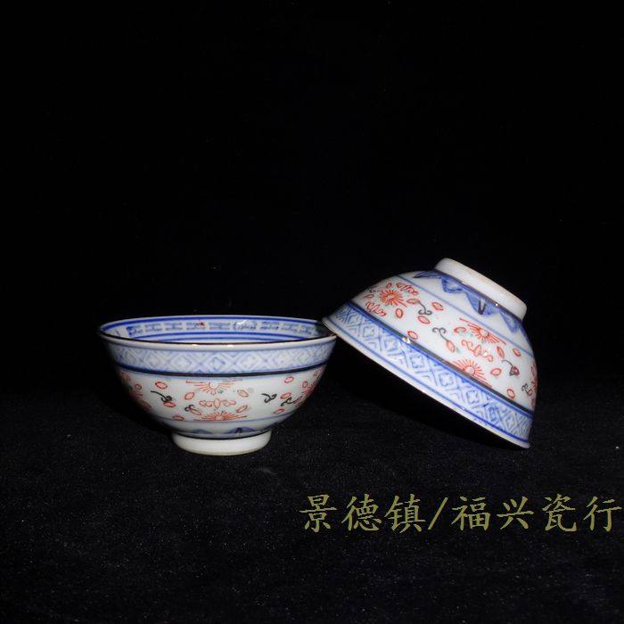 Jingdezhen Cultural Revolution Factory Porcelain In the 1970s, Guangming Porcelain Factory produced blue and white exquisite small tea bowls playing with jade