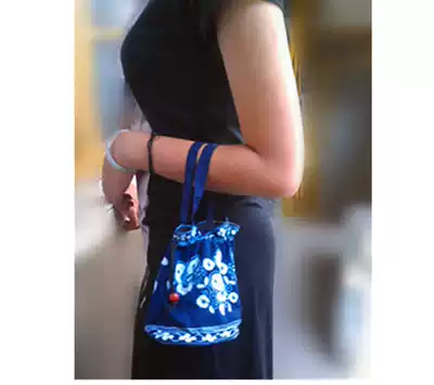 Guizhou Miao handmade ecological batik bag handbag small round barrel bag mobile phone bag cosmetics change wrist bag