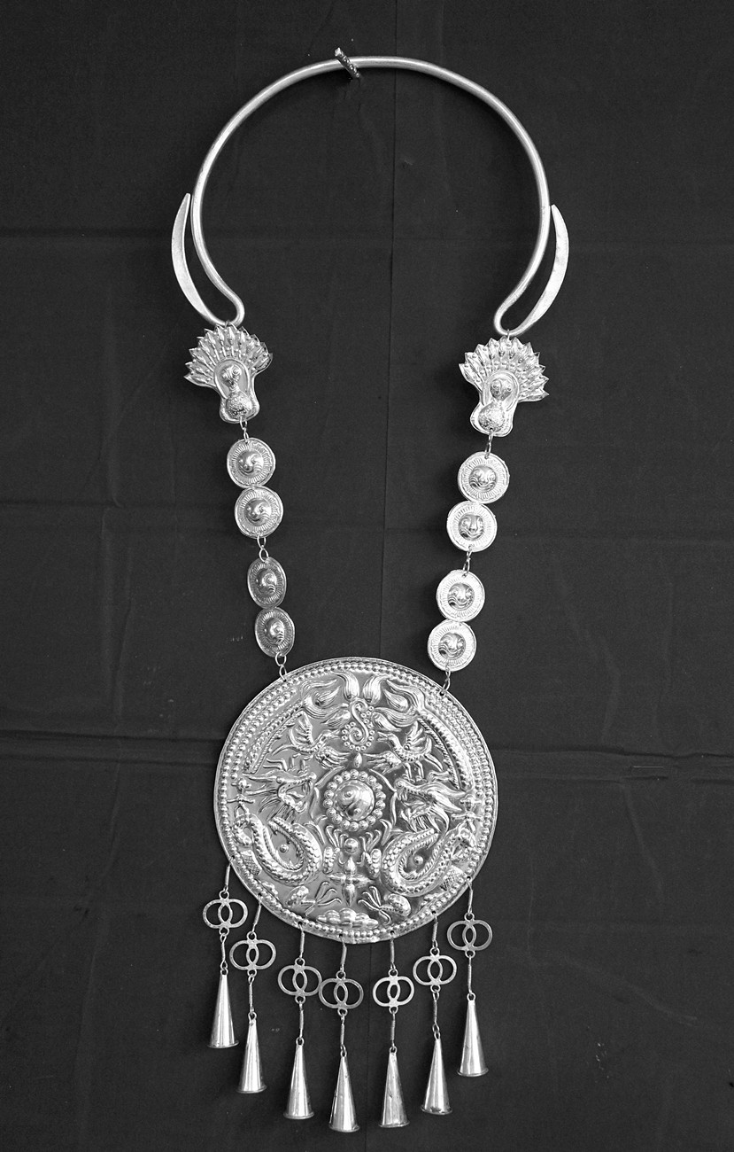 Yang Liping same style Miao silver collar Guizhou Miao ethnic group antique and old silver jewelry collar for dance performances