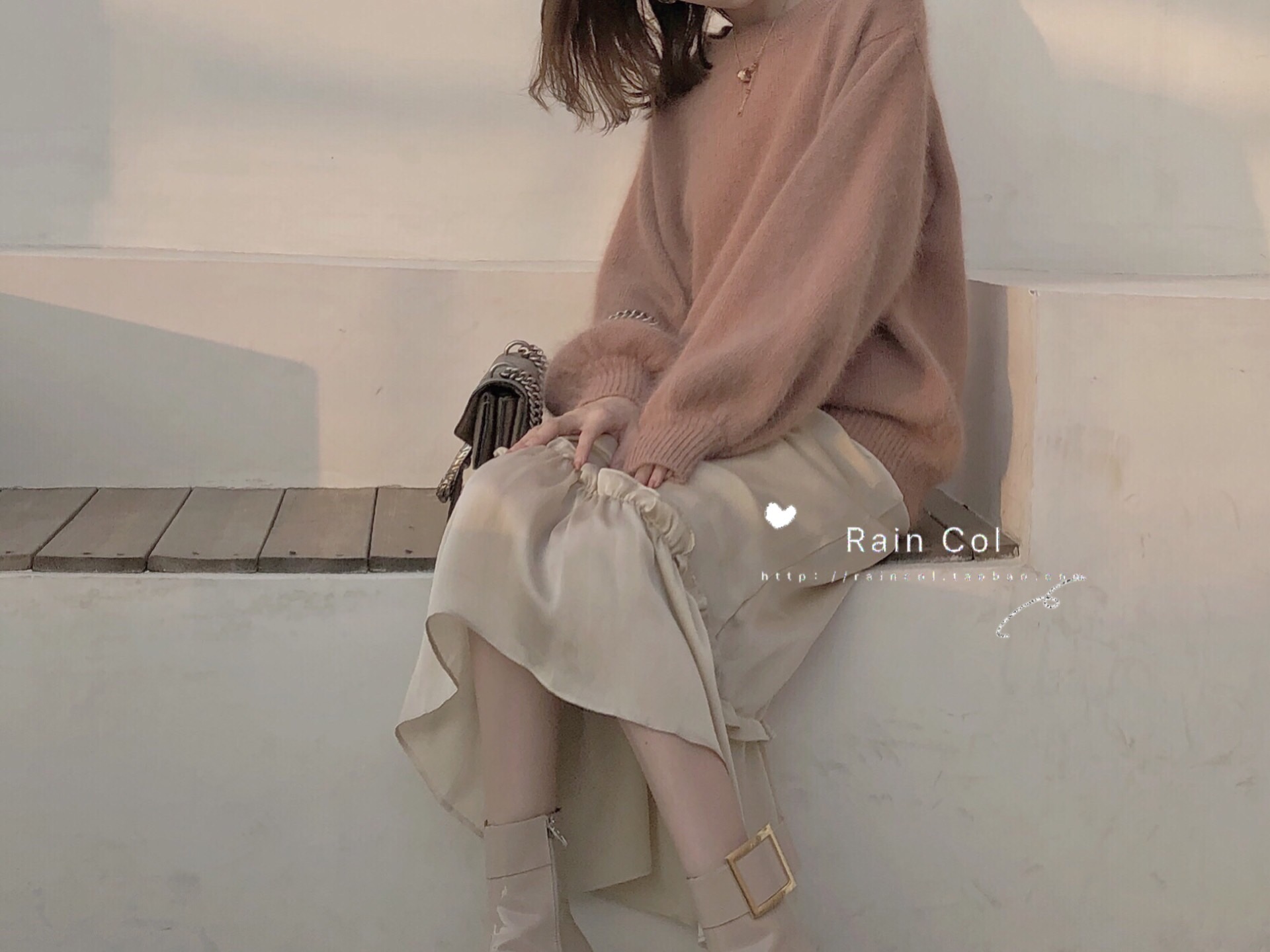 [Mưa Col] bí ngô màu olive màu xanh lá cây tỷ lệ cao nước chồn vòng cổ lỏng cổ điển áo thun áo len áo len ba lỗ nữ