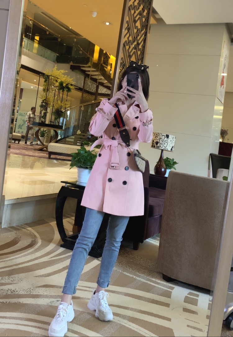Love beauty alone and hellip; hellip; ice powder! 2021 temperament pink windshield woman medium-length version of the small English wind