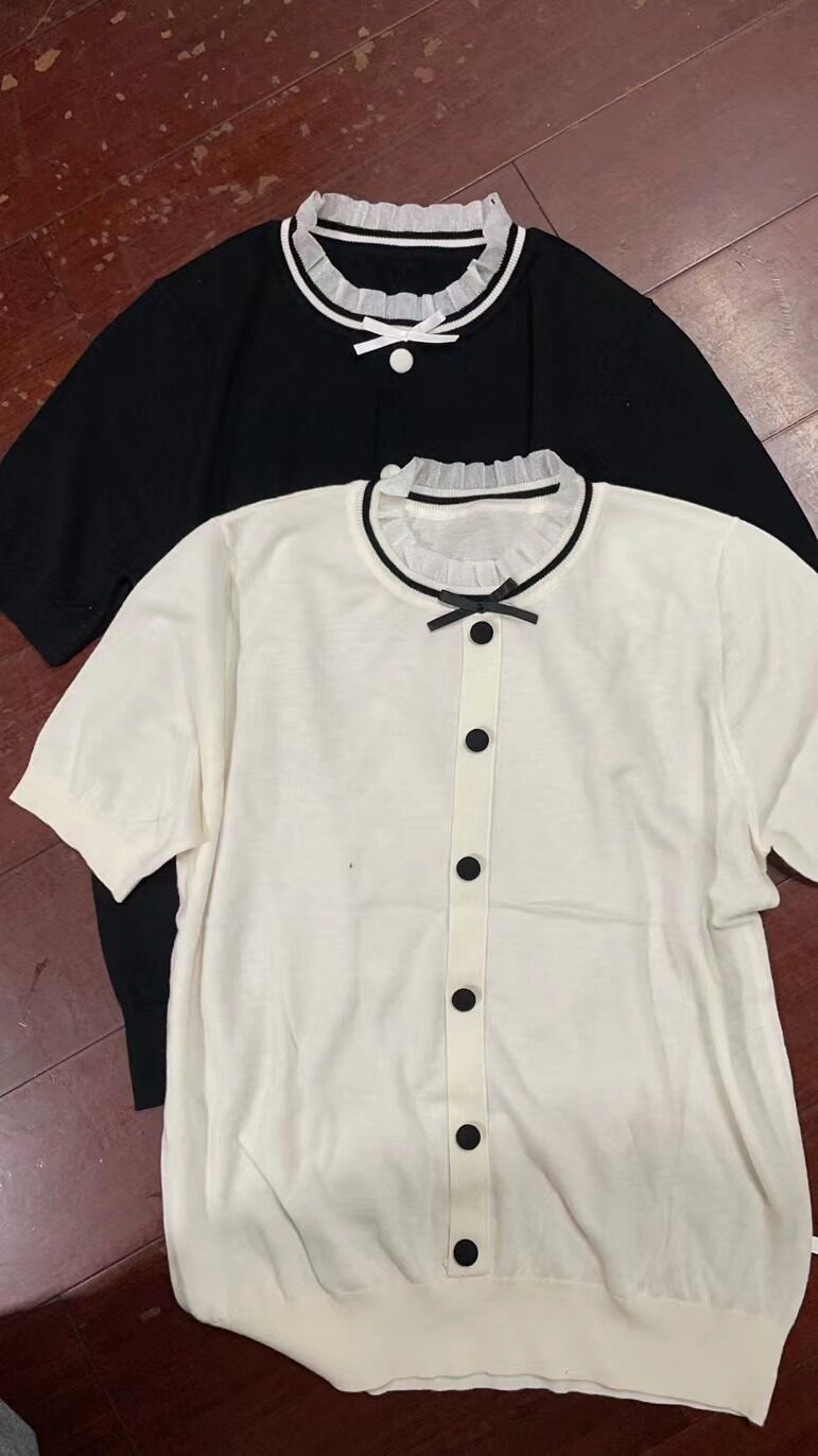 Mrs. A Tea European Station Early Autumn New Round Neck Short Sleeve One-row Button Bow Knit Top 2211