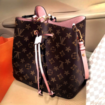 Hong Kong 2021 new European and American fashion big name old flower leather womens bag pumping bucket bag shoulder messenger bag