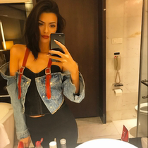 Spot fall in love with supermodel naomikyx sling one-word collar strapless denim jacket European American fan hip hop Vava same