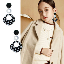 2020 New Tide autumn and winter earrings Korean temperament Net red long earrings wave dot earrings ear studs Joker Joker face thin women