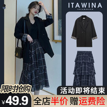 Early autumn and winter clothes 2021 new womens half-body dress skinny two-piece set fried street Salt Spring and autumn