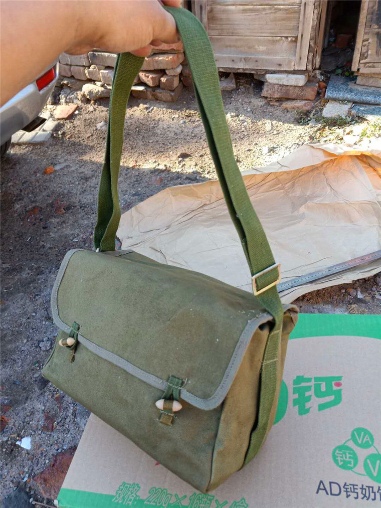80s Troop Decommissioning Canvas Single Shoulder Bag Retro Satchel Fashion Emancipation Bag Double Wooden Buckle 82 Kit
