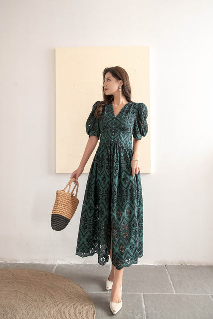 2022 Summer High-end Slim Retro Beach Dress Temperament Doll Skirt Heavy Industry Embroidery Waist Long Dress Women