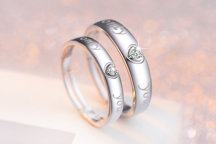 Nhẫn kim cương đôi nam nữ một cặp hôn nhân trực tiếp mở đạo cụ cưới 1 carat mô phỏng nhẫn kim cương mới nhẫn cặp pnj