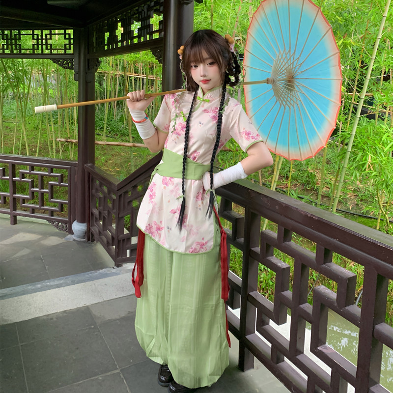 Original Chinese-Style Cosplay Outfit for Girls: Slim-Fit Stand-Collar Qipao with Retro Martial Arts Style and Lantern Pants Set