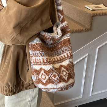 This year’s popular lamb wool bucket bag for women