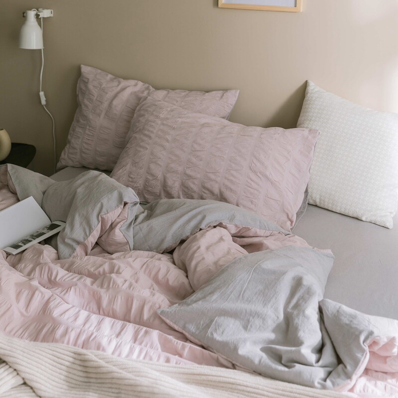 Day-style brief Refreshing Rubber Pink Bubble Yarn fabric pure cotton Four-piece Quilt Cover Bed 1 5 1 8m