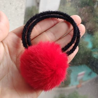 Красный шарик + черная резинка.