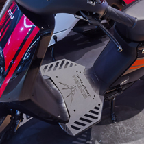 Application of calf MQi2 foot pedal mqis stainless steel hem retrofit pre-pedalling m2 electric car putting foot brace accessories