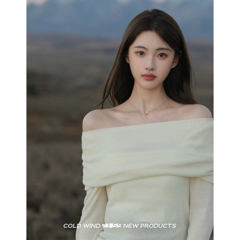 フレンチスタイルのワンショルダーニットトップス、レディース、秋、白、鎖骨、薄手、スリムフィット、オフショルダー、長袖ニットセーター