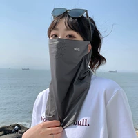 Темно -серой