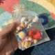 Четыре комбинированных снимка специальные случайные модели нагрузки сумки.