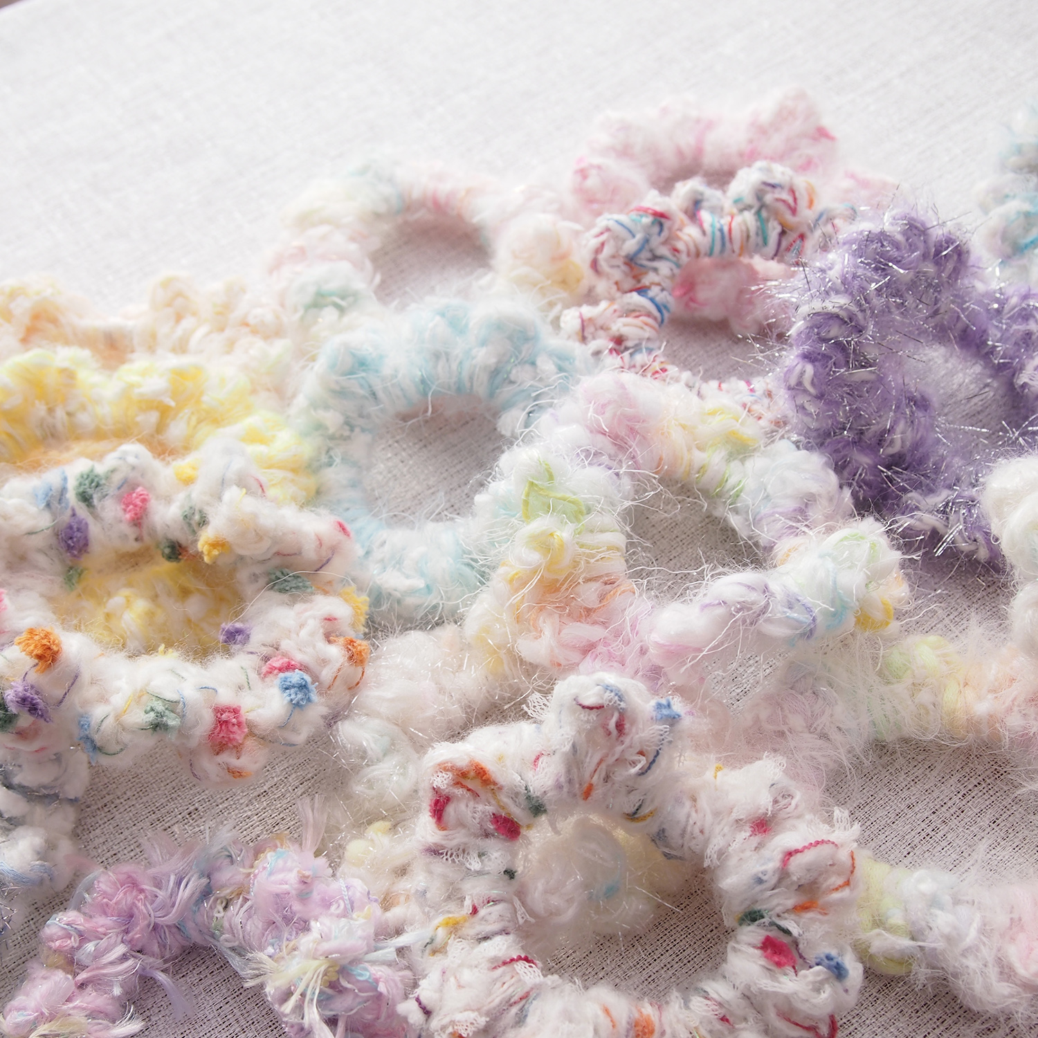 (Zeuriuni uniin) Rainbow gradient light color tether hand mixers hook textured plush candy hair circles-Taobao