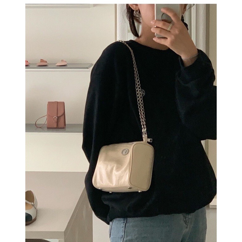 In-Stock Korean Niche Vintage Dreamy Mini Soft Leather Chain Bag, Handbag/Crossbody Bag, Metal Two Colors In-Stock Korean Niche Vintage Dreamy Mini Soft Leather Chain Bag, Handbag/Crossbody Bag, Metal Two Colors