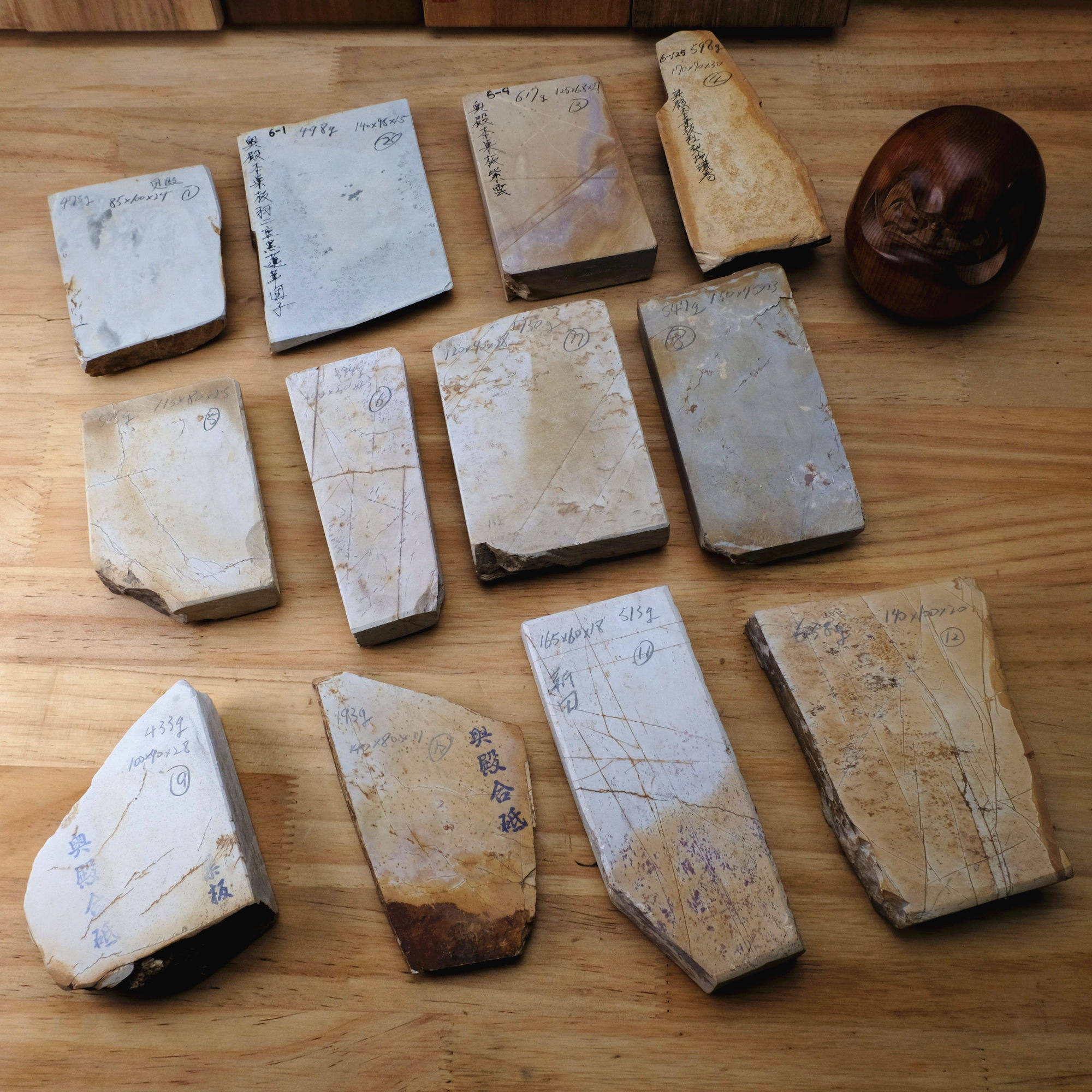 Okuden Nitta-produced Japanese natural stone nest board Small size experience stone lotus lotus lotus pear land