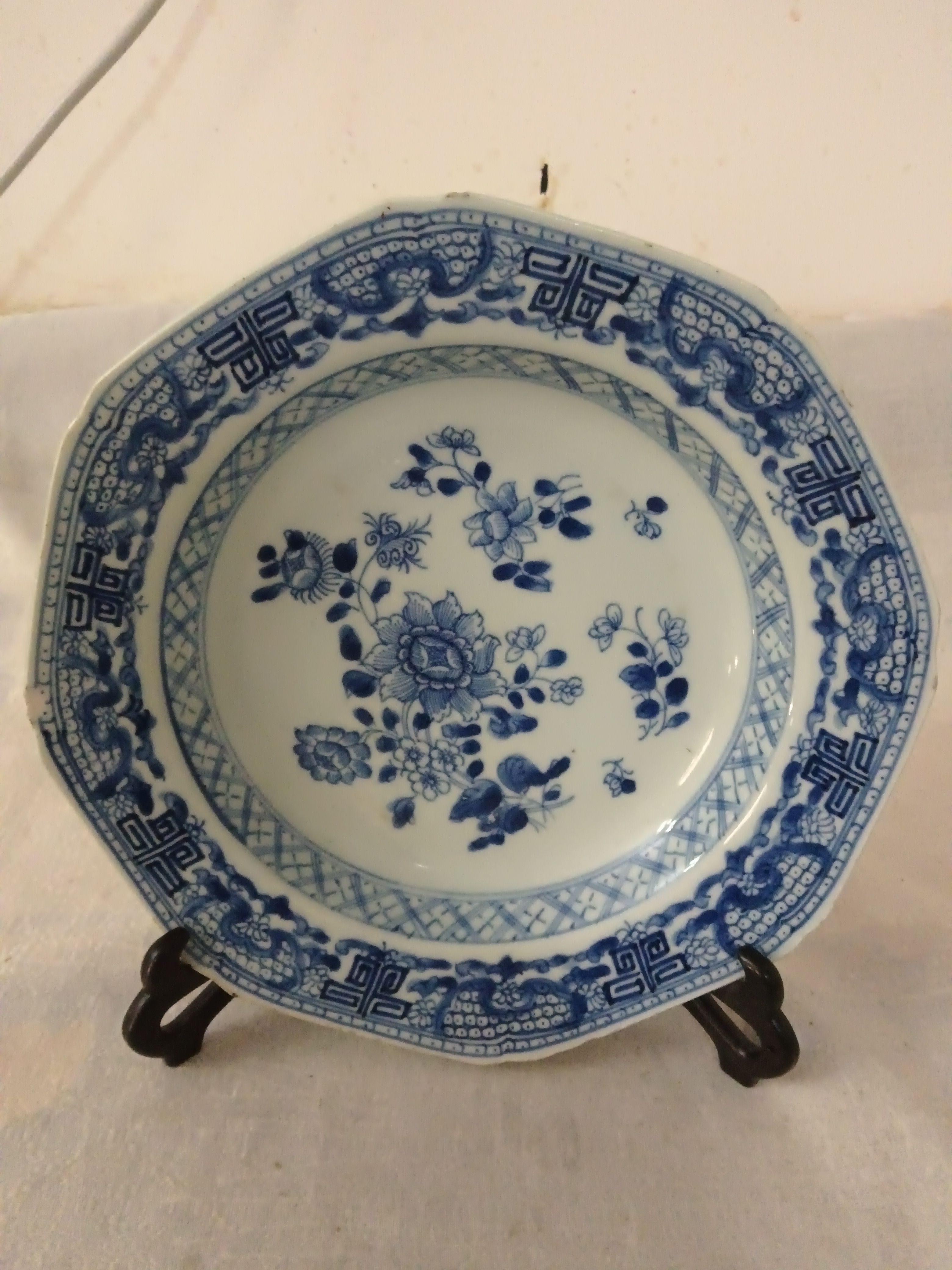 9030清乾隆花卉纹青花八方大盘，囗径23厘米