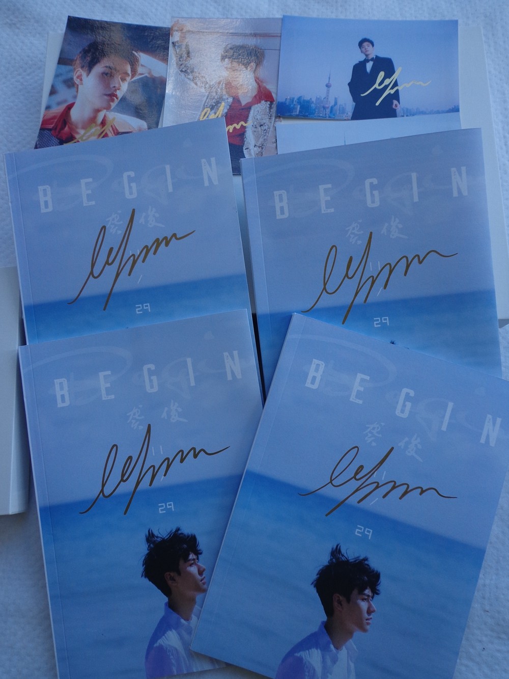 Gong Jun's autograph 1129begin Commemorates photo album photo writing True and handsome Fairy Exclusive Perimeter Sign photo-Taobao