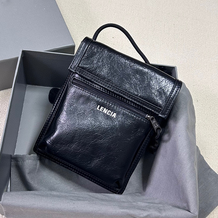 New Style Cowhide Phone Bag, Unisex Shoulder Bag, First Layer Oil Wax Cowhide Crackle Pattern Flip-Top Crossbody Bag, Small Square Bag New Style Cowhide Phone Bag, Unisex Shoulder Bag, First Layer Oil Wax Cowhide Crackle Pattern Flip-Top Crossbody Bag, Small Square Bag