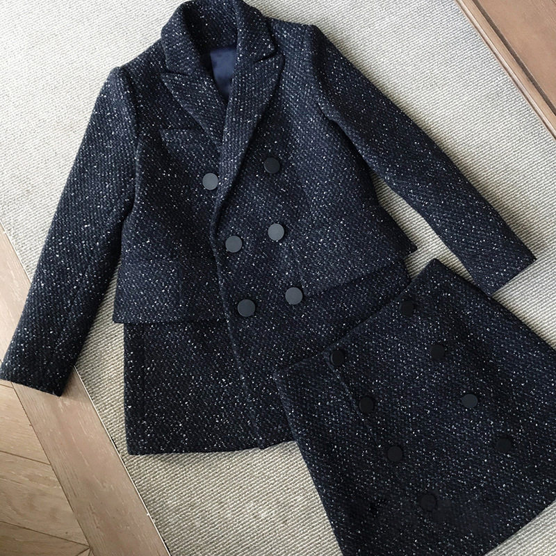 The two - piece suit of the new big code female skirt in 2023