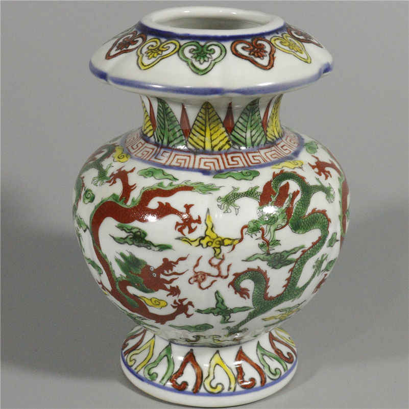 中国美術 大明時代 五彩 花瓶 花卉図 【大明嘉靖年製】在銘y202 【公式