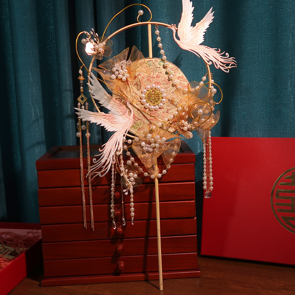 Xiuhe fan bride married fan diy material embroidered ancient fan wedding fan Chinese wedding fan handheld flowers