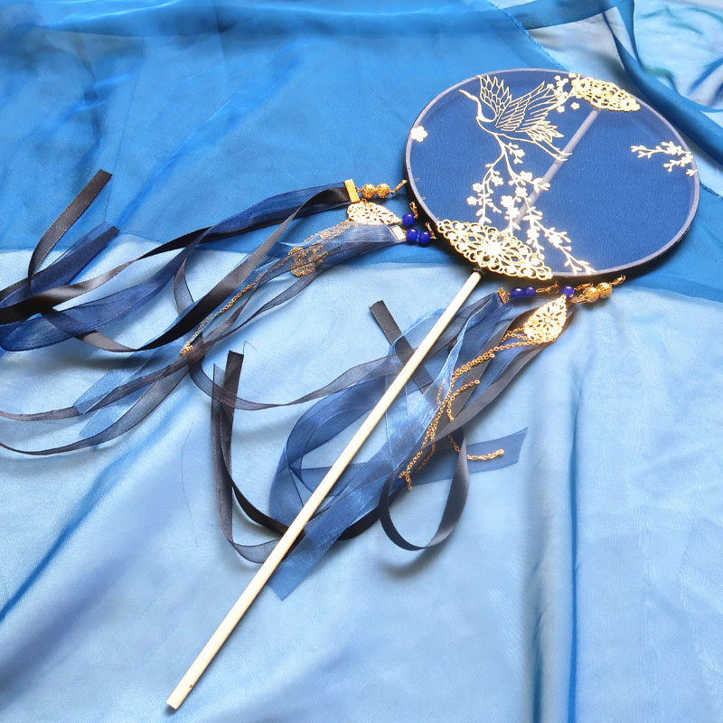 Long handle group fan finished ancient wind Han clothes accessories bronzed golden flow Su Palace fan breaking cloud fan handmade bride shooting props