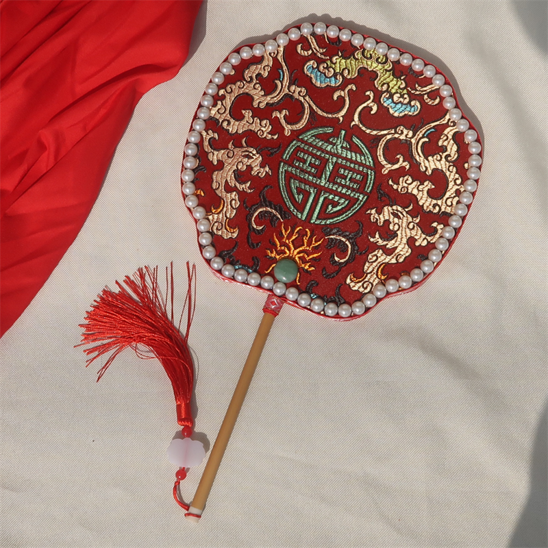 Chinese-style Xiuhe fan fan wedding flow of hand-made court fan embroidered palace fan clothing bride fan fan