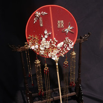 Chinese style fan hot gold long handle flower wedding wedding bride Dragon Phoenix Xiuhe clothing fan diy Palace fan wedding fan