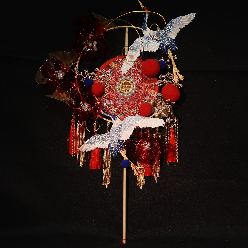 Wedding fan fan finished bride married red high-hollow pearl ancient fan fan Chinese Xiuhe grafting fan