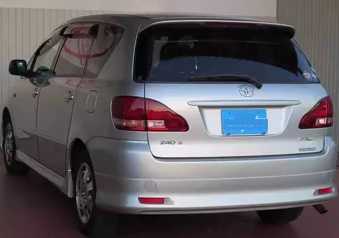 Toyota IPSUM rear rainwater scratch scraper