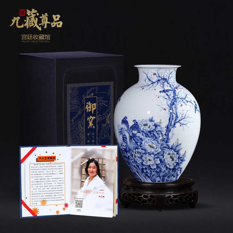 The Master of jingdezhen ceramic hand - made bottles of Chinese blue and white porcelain painting of flowers and birds in the sitting room porch TV ark, adornment furnishing articles