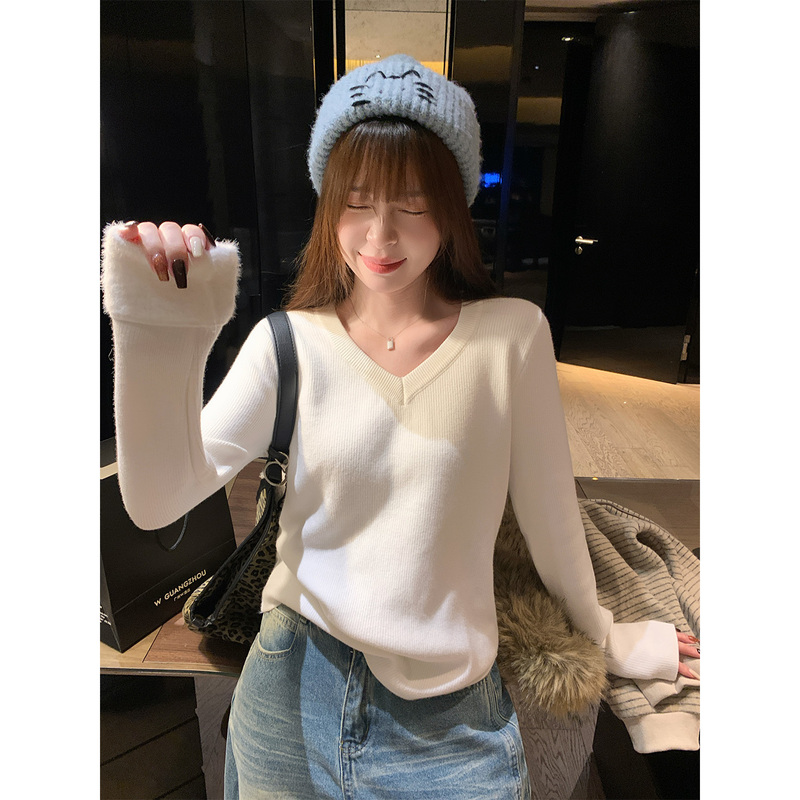 Su Sansan V-Neck Sweater, Winter Fleece-Lined Base Shirt for Women, Autumn and Winter Inner Wear, Integrated Fleece, Thickened, Warm Knitted Top Su Sansan V-Neck Sweater, Winter Fleece-Lined Base Shirt for Women, Autumn and Winter Inner Wear, Integrated Fleece, Thickened, Warm Knitted Top