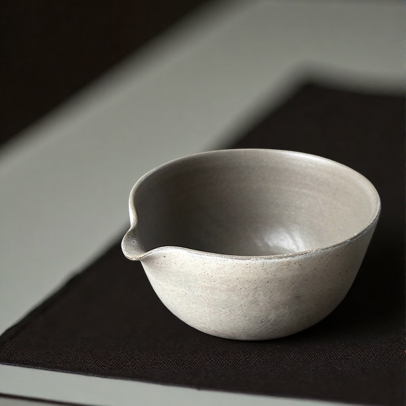[High-Quality] Rustic Matcha Bowl with Spout, Vintage Japanese Style Tea Bowl for Matcha, Handmade Ceramic Tea Ceremony Bowl