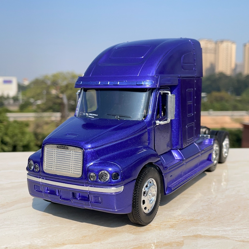 Bulk Goods 1:32 Freightliner Heavy-Duty Semi-Trailer Tractor Truck Model