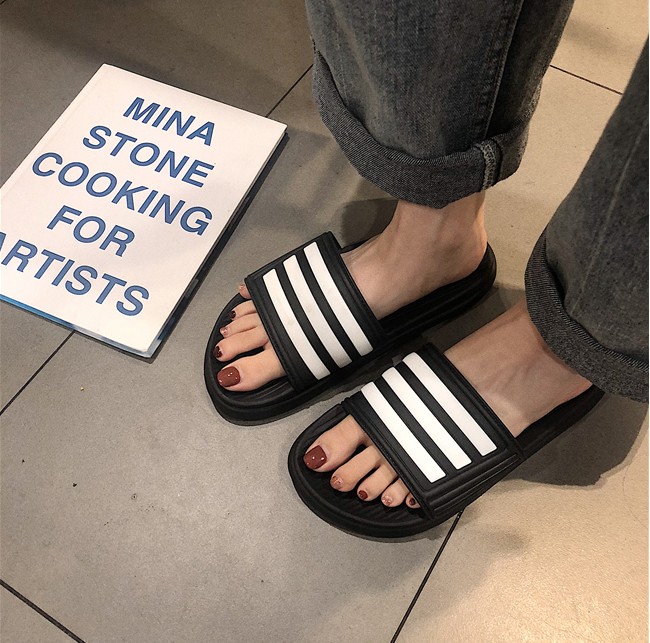 Slippers female summer wear Korean version chic wind ins 100 lap streaks harbor wind indoor anti-slip bath student cool slippers