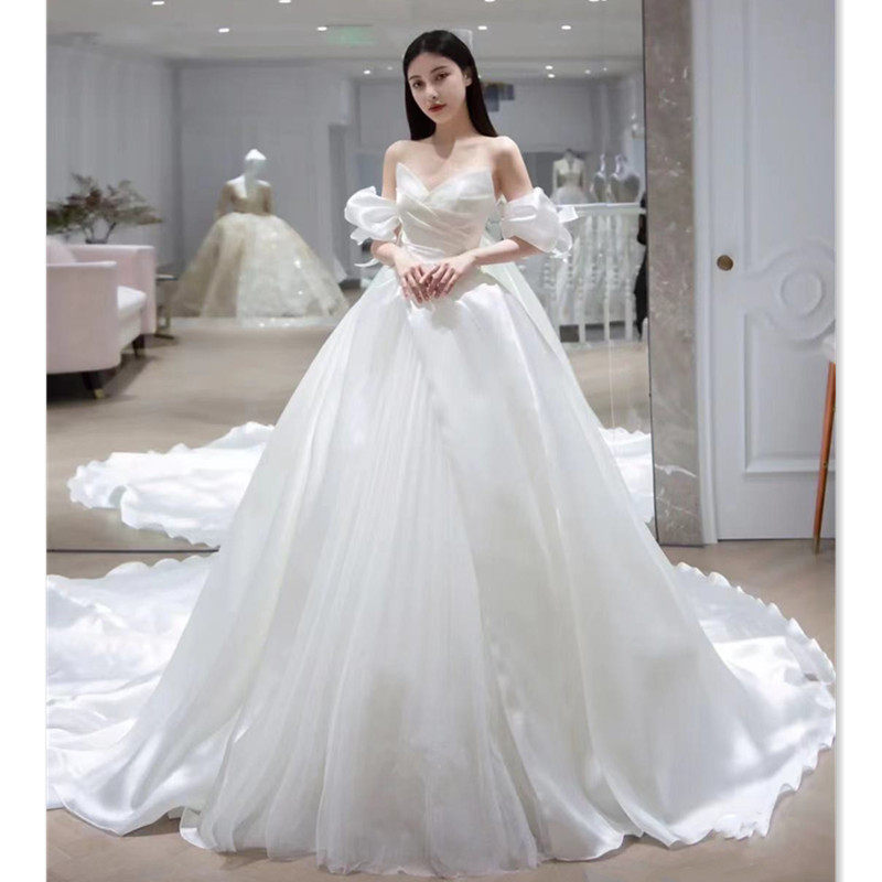 The main wedding dress 2022 new bandeau looks thin French high-grade texture Sen series super fairy bride tail out of the veil