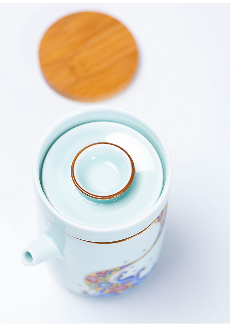 Travel of blue and white porcelain tea set a pot of two cups of portable package take home office personal crack water cup teapot
