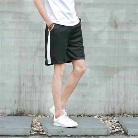 Phong cách Hồng Kông mùa hè mới hoang dã quần short nam giản dị Phiên bản Hàn Quốc quần sọc lỏng 5 quần 9,9 nhân dân tệ quan dui nam