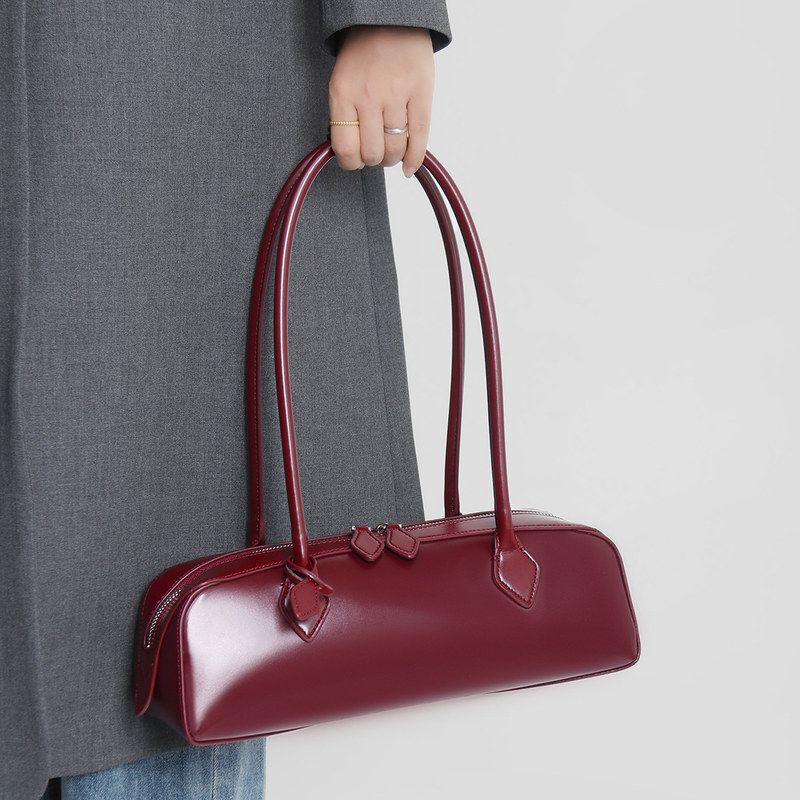 2026 Women's Niche Underarm Korean Large Capacity Cowhide Baguette New Design Long Strip Bag Women's Shoulder Bag Red 2026 Women's Niche Underarm Korean Large Capacity Cowhide Baguette New Design Long Strip Bag Women's Shoulder Bag Red