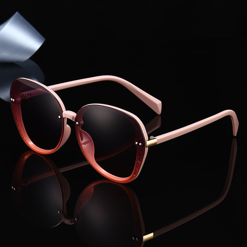 New sunglasses women's polarized small face round fashion trend driving sunglasses Light travel sports wild net red