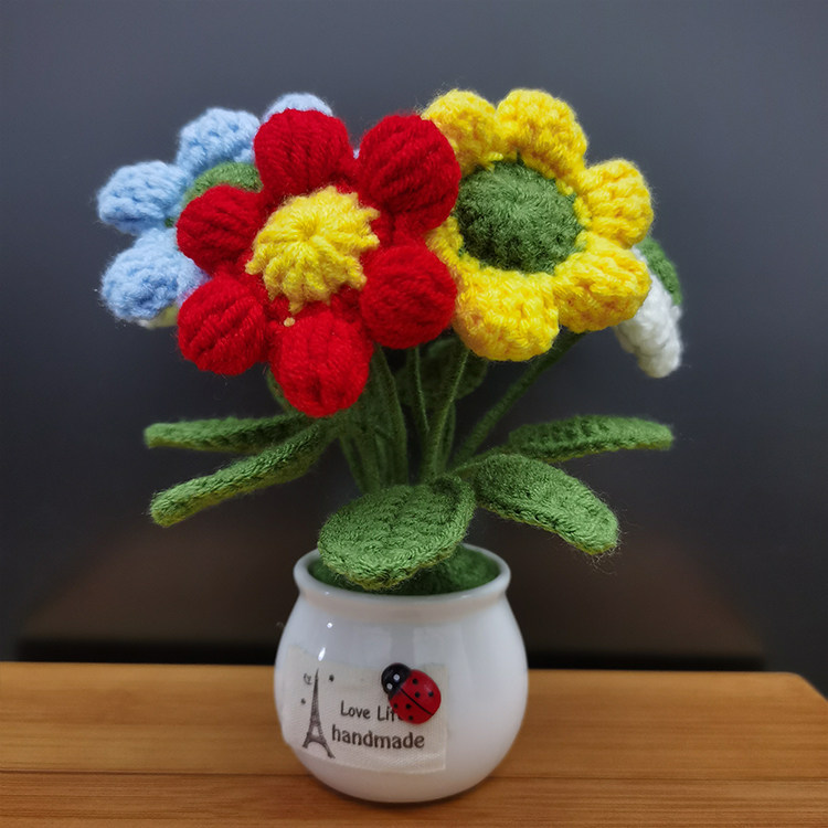 Pure hand-made DIY wool knitting teacher's day female episode gift simulation flower office computer tableware finished product