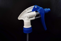 Japan Incoming and Corrosion Resistant Watering Car Supplies 750ml Large Capacity Air Pressure Spray Jug Hand Button Spray Pot